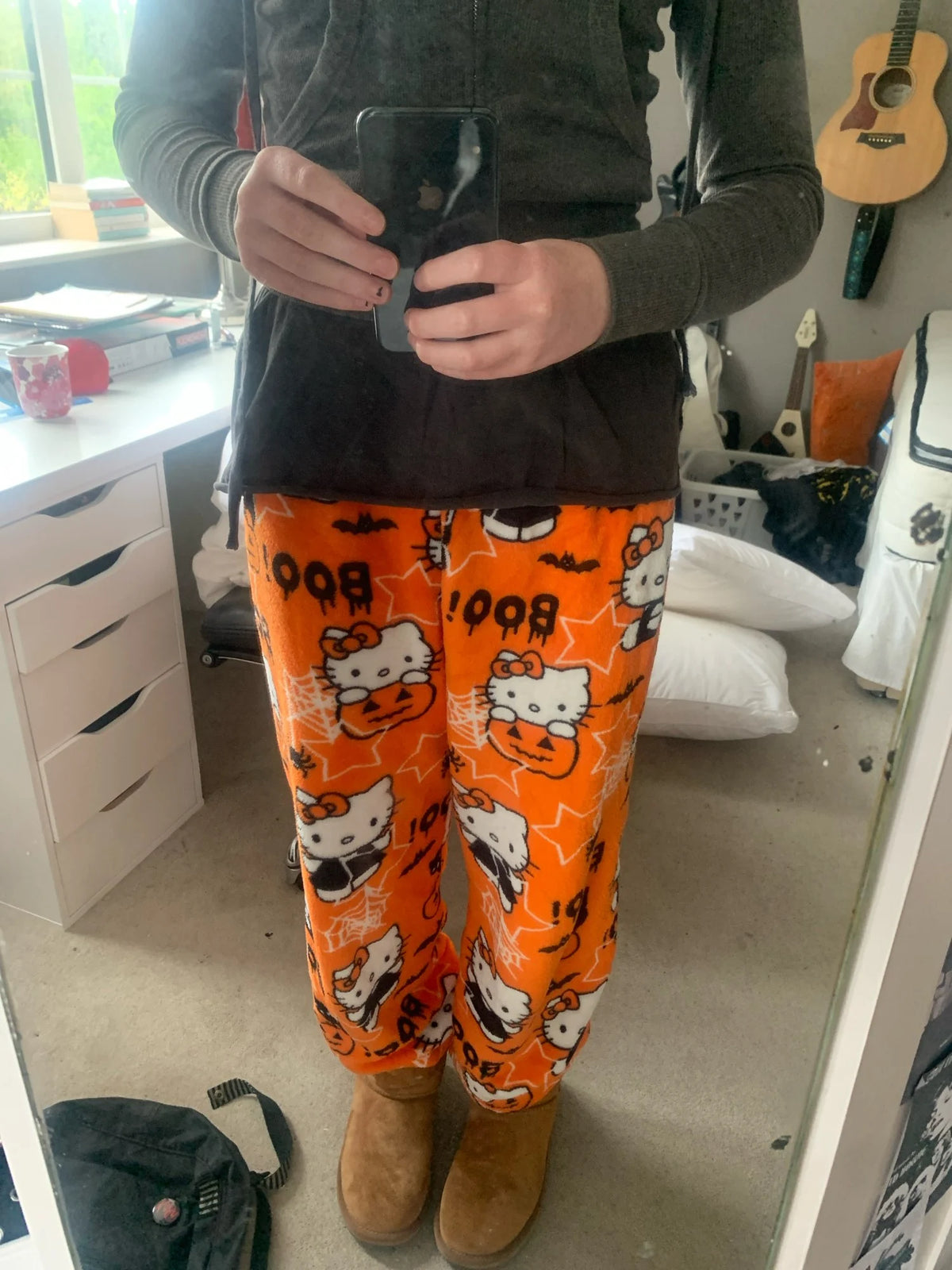 Lockerer Pyjama mit Hello Kitty-Motiv 