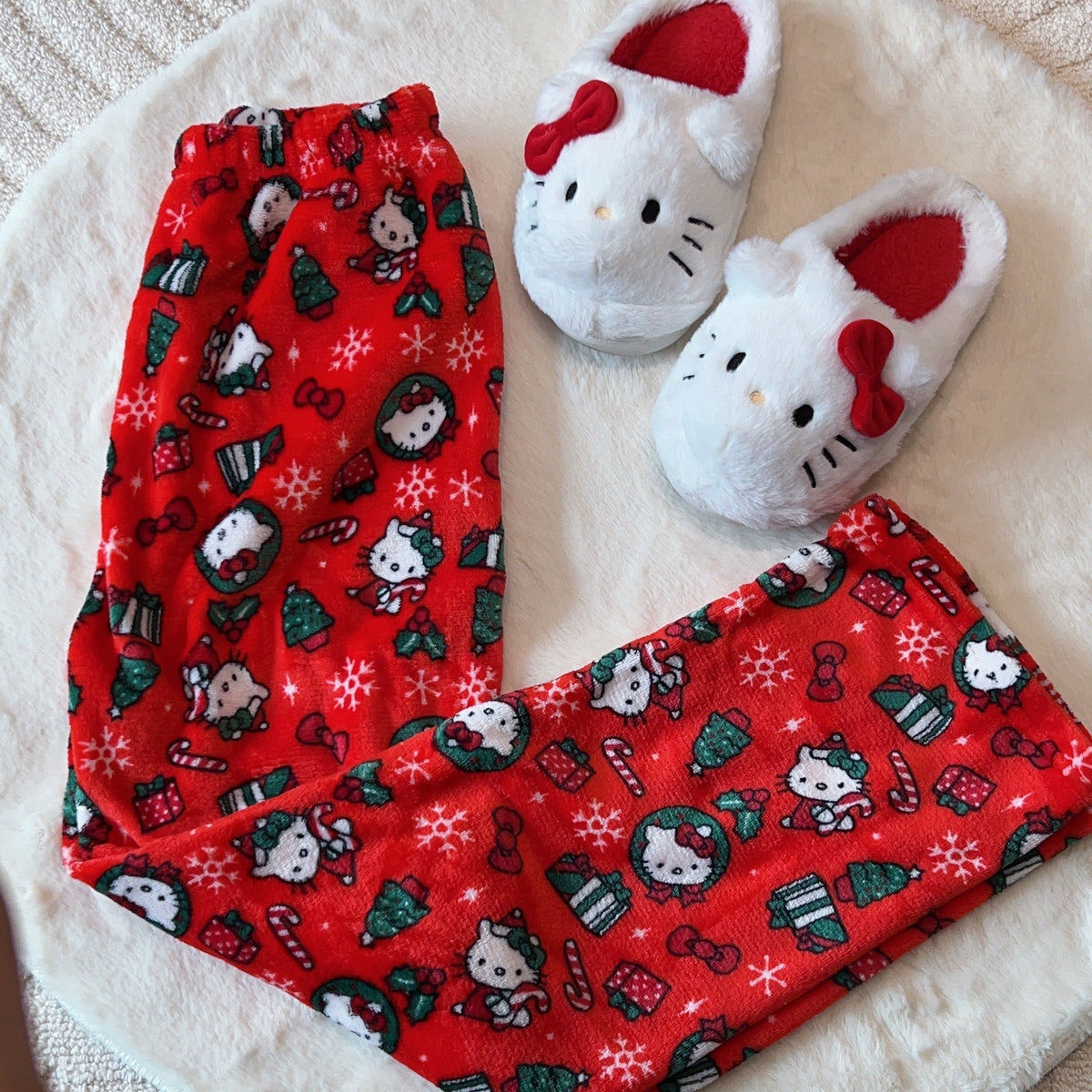 Lockerer Pyjama mit Hello Kitty-Motiv 