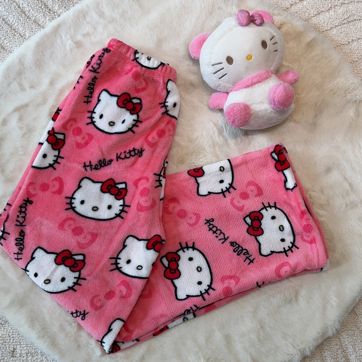 Lockerer Pyjama mit Hello Kitty-Motiv 