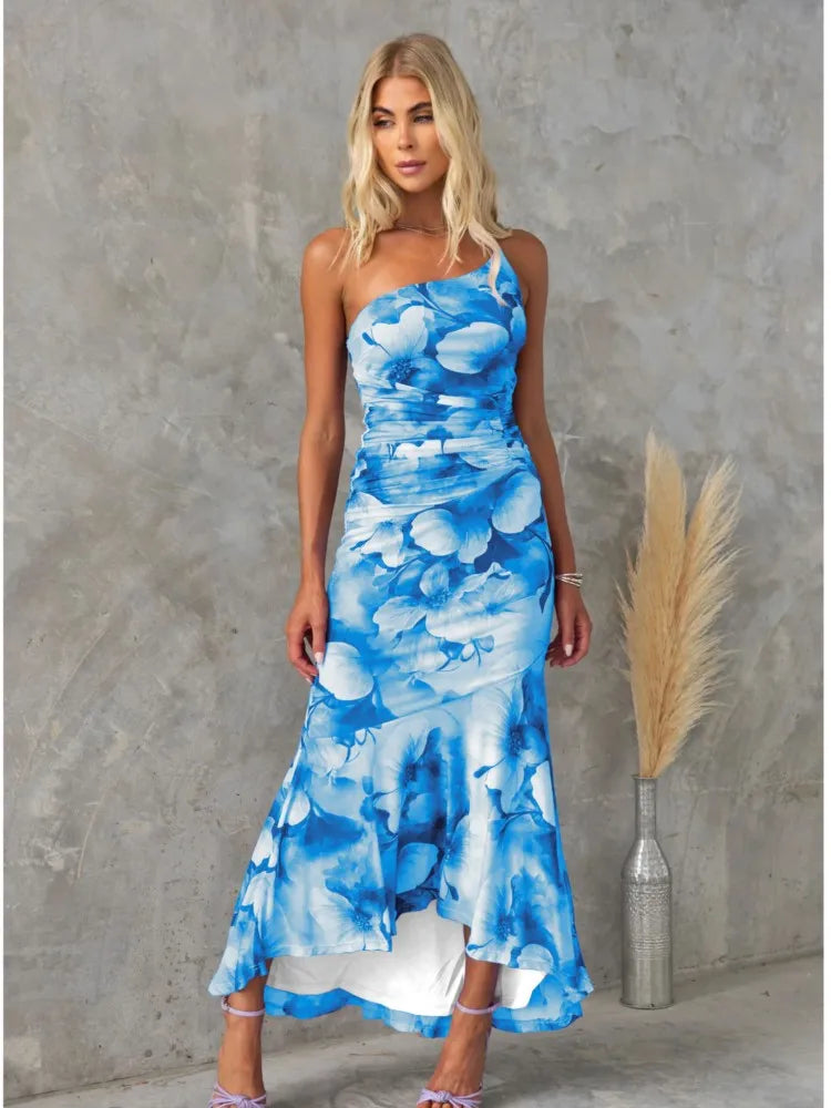 Langes Kleid mit Plissierung am Saum