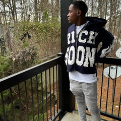 KAPUZENPULLI „RICH SOON“
