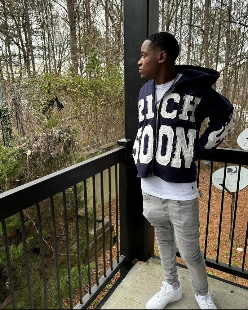 KAPUZENPULLI „RICH SOON“