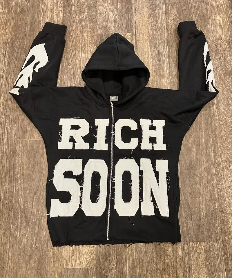 KAPUZENPULLI „RICH SOON“
