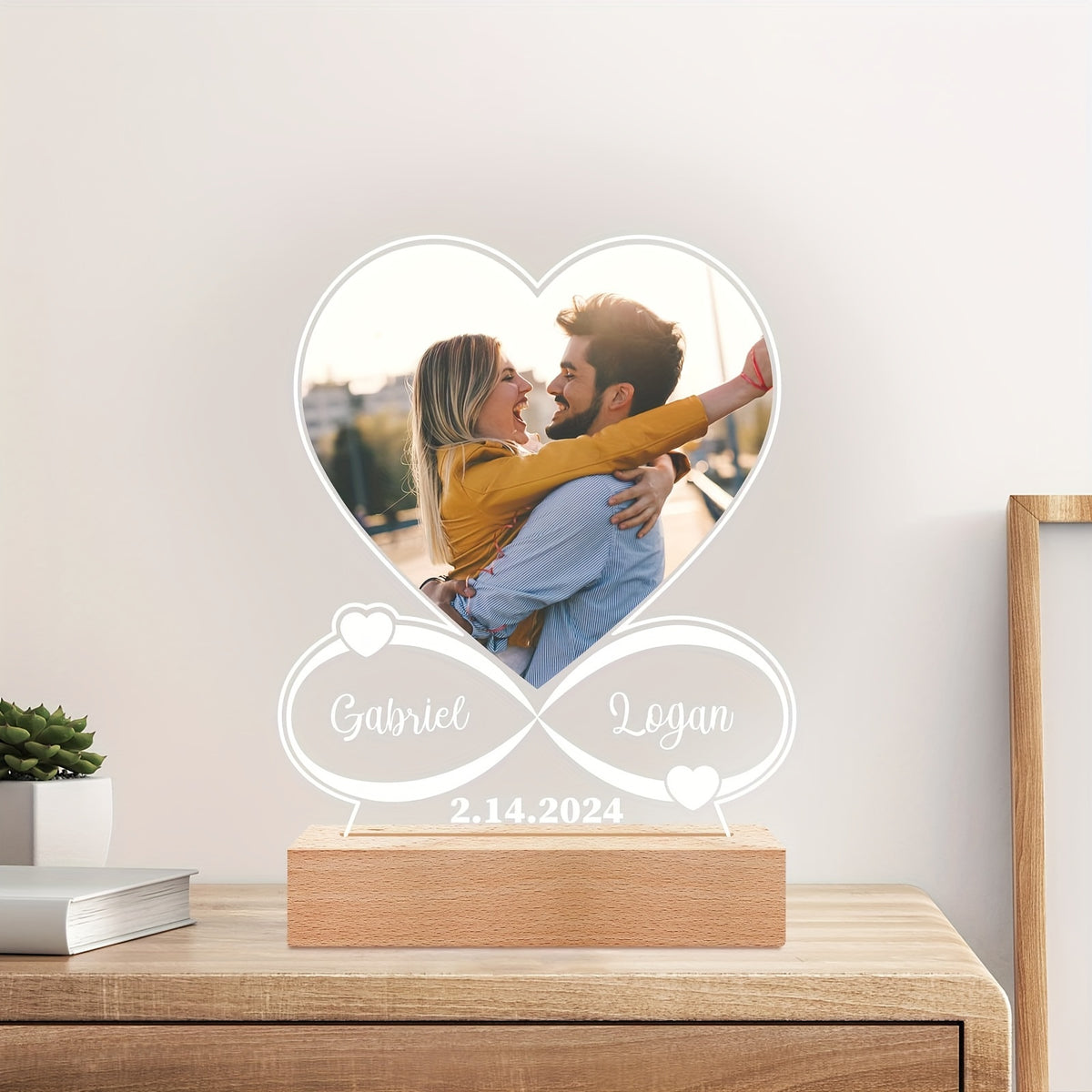 Personalisierter LED-Fotorahmen in Herzform mit Nachtlicht und Holzständer - Individuelle Geschenke für Mama, Papa, Jahrestag, Geburtstag